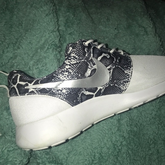 Nike Shoes - Picture 4 of 4